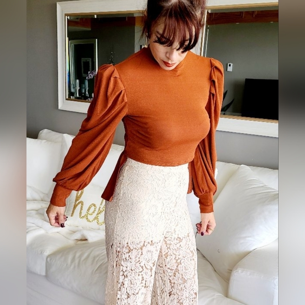 SEXY PUFF SLEEVE HIGH-LOW CROPPED BLOUSE95%POLYESTER 5%SPANDEX |